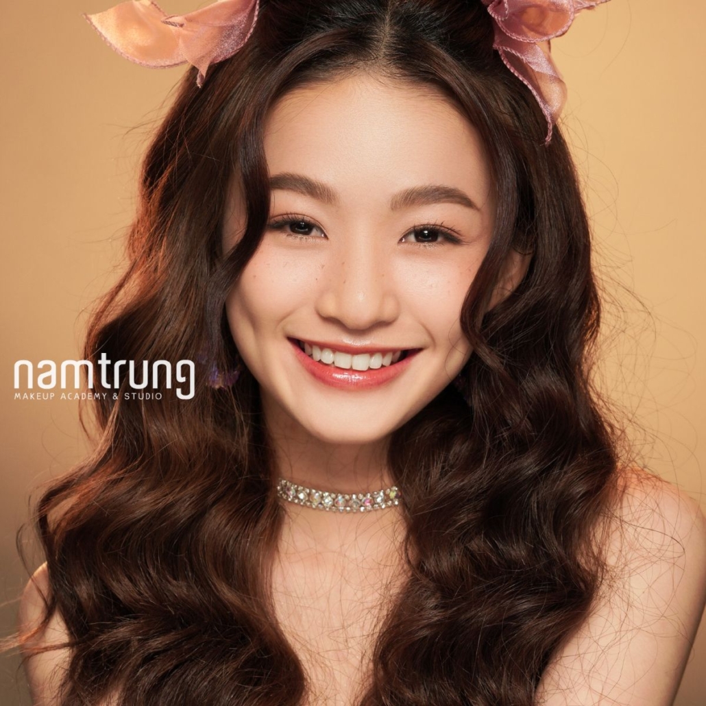 Hãy Tỏa Sáng Như Nắng Hè với Natural Makeup Look từ Nam Trung Studio